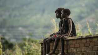 Malawi, i bambini sfruttati nelle piantagioni di tabacco