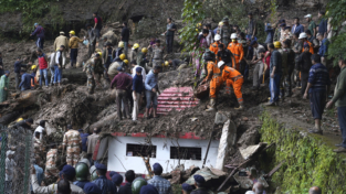 Himalaya, le inondazioni lasciano almeno 22 vittime