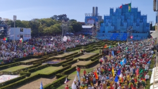 Mezzo milione di giovani accolgono il papa  Lisbona