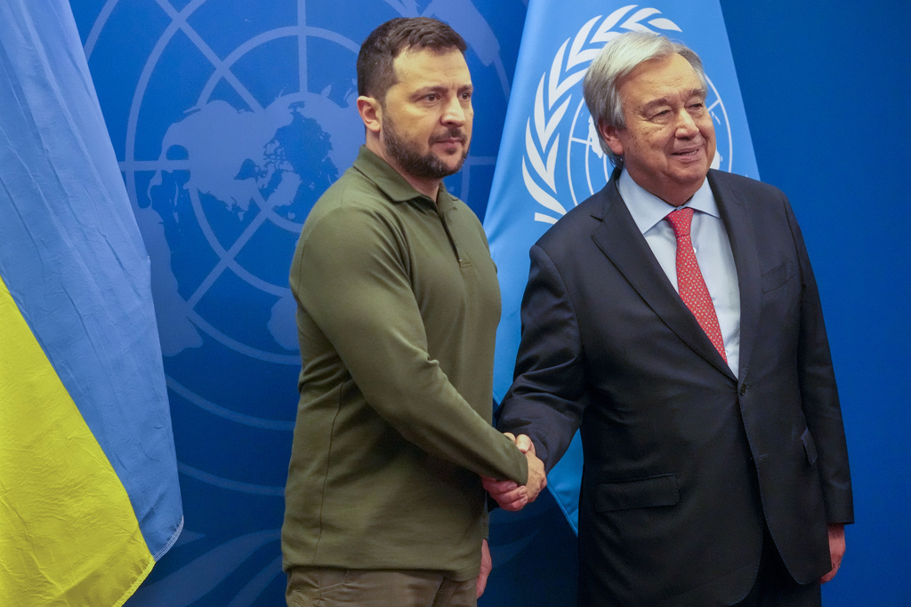 Il presidente ucraino Zelenskyy e il segretario generale dell'Onu Guterres, foto Ap