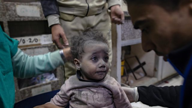 A Gaza si muore di fame aspettando il molo statunitense