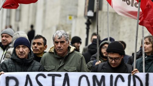 La manifestazione contro le morti sul lavoro davanti al Ministero del Lavoro a via Veneto, Roma, 20 febbraio 2024. ANSA/RICCARDO ANTIMIANI