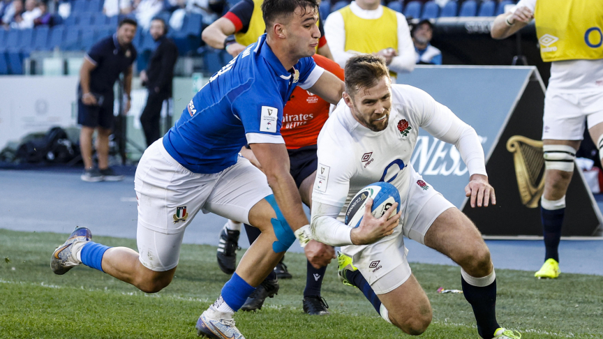 Elliot Daly dell'Inghilterra e Lorenzo Piani durante la partita di rugby del Sei Nazioni tra Italia e Inghilterra allo stadio Olimpico di Roma. (Foto ANSA/FABIO FRUSTACI)