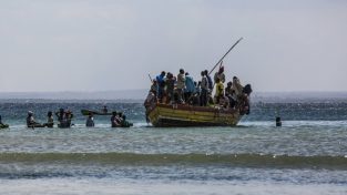 Naufragio in Mozambico: 98 morti