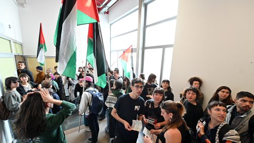 Studenti per la palestina libera occupano con le tende l'università a Palazzo Nuovo, Torino, 13 Maggio 2024 ANSA/ALESSANDRO DI MARCO