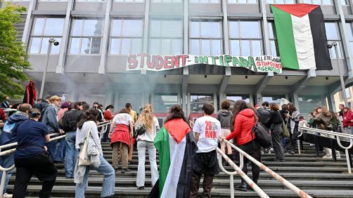 Studenti per la palestina libera occupano con le tende l'università a Palazzo Nuovo, Torino, 13 Maggio 2024 ANSA/ALESSANDRO DI MARCO