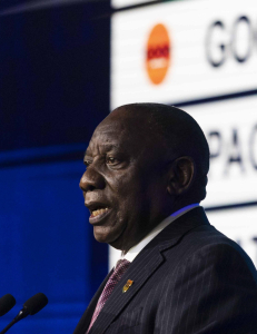 Il presidente sudafricano Cyril Ramaphosa dopo i risultati delle elezioni. 2 giugno 2024. ANSA / KIM LUDBROOK