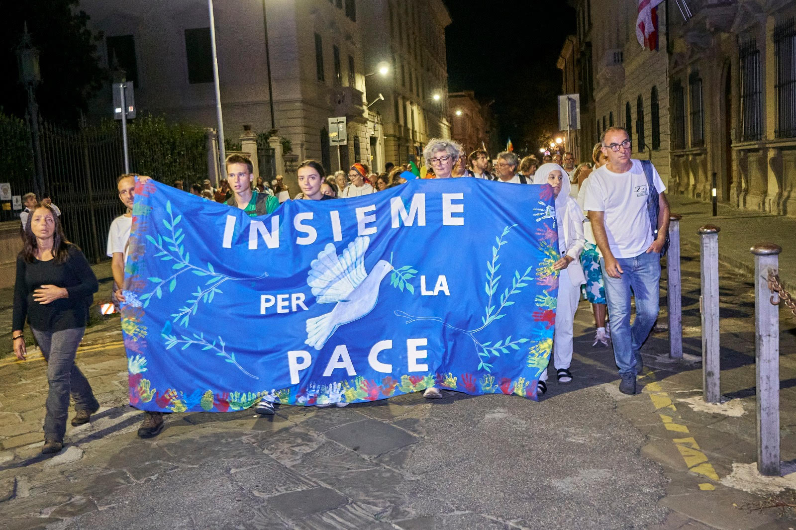 Firenze Camminare Insieme Nella Notte Per Costruire La Pace Citt Nuova