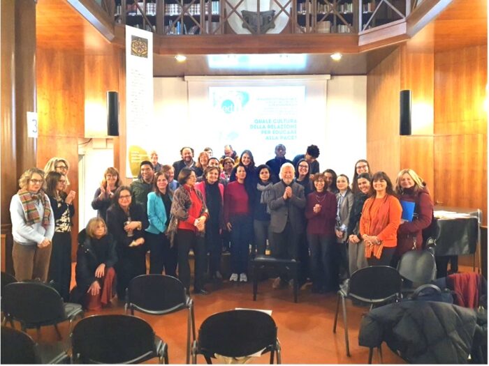 Alcuni dei partecipanti al seminario in una foto finale nella Sala Teatina del Centro Internazionale Studenti Giorgio La Pira